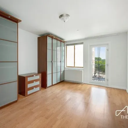 Image 4 - 3800 Blackstone Avenue, New York, NY 10463, USA - Condo for sale