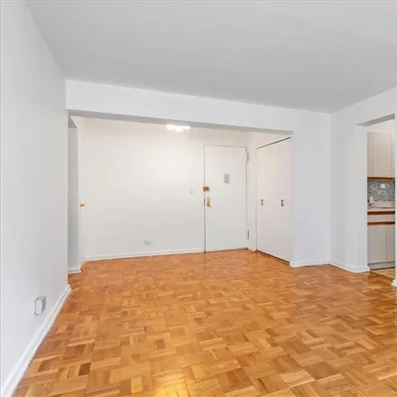 Image 2 - 75 West 238th Street, New York, NY 10463, USA - Condo for sale