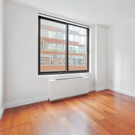 Image 6 - Liberty View Suites, 99 Battery Place, New York, NY 10280, USA - Condo for sale