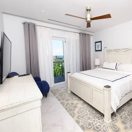 Rent this 2 bed condo on Nassau