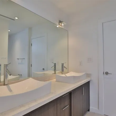 Rent this 4 bed townhouse on 848 Brickell Avenue in Miami, FL 33131