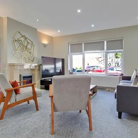 Image 3 - Essex Park, London, N3 1NE, United Kingdom - Apartment for rent