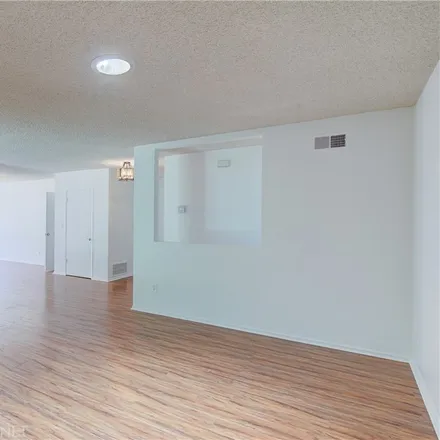Image 6 - 22309 Mobile Street, Los Angeles, CA 91303, USA - House for sale