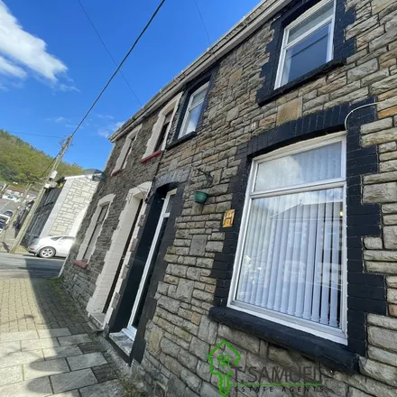Rent this 3 bed townhouse on Herbert Street in Abercynon, CF45 4RN