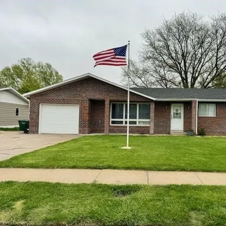 Buy this 3 bed house on 902 6th Street in Arapahoe, NE 68922