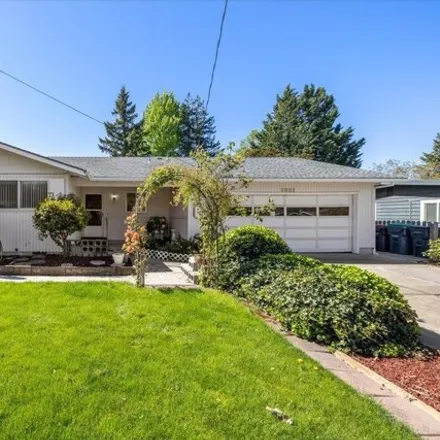 Buy this 3 bed house on 2854 Rosemont Avenue in Medford, OR 97504