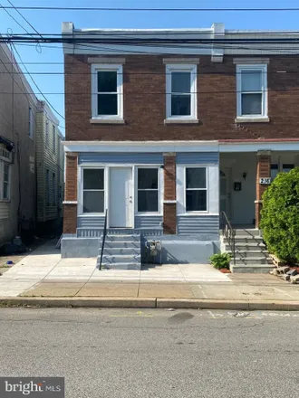 Image 3 - 798 Walnut Street, Darby, PA 19023, USA - Townhouse for sale