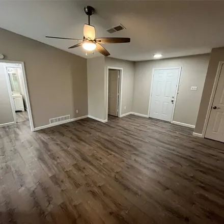 Image 3 - 10037 Hymie Circle, Dallas, TX 75217, USA - House for rent