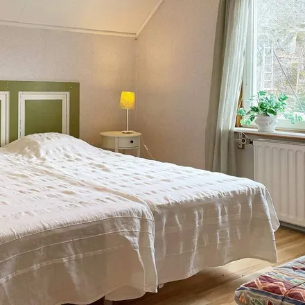 Rent this 2 bed house on Coop Överum in Prästgårdsgatan 5, 594 72 Överum
