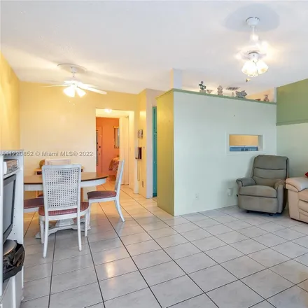Buy this 1 bed condo on 815 Southwest 10th Terrace in Ro-Len Lake Gardens, Hallandale Beach