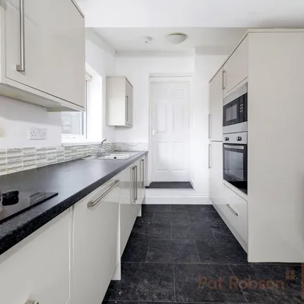 Image 3 - Starbeck Avenue, Newcastle upon Tyne, NE2 1RH, United Kingdom - Apartment for rent