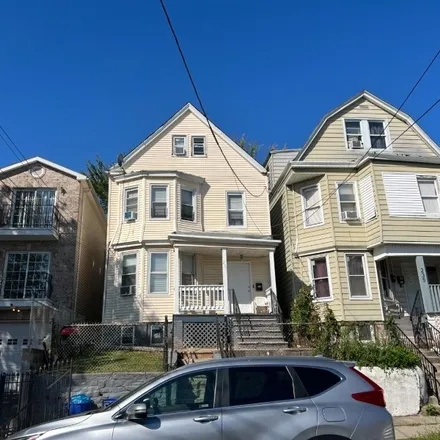 Buy this 6 bed townhouse on Belmont Runyon Elementary School in Peshine Avenue, Newark