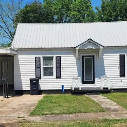 Buy this 4 bed house on 1253 East College Avenue in Batesville, AR 72501