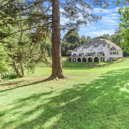 Image 4 - 562 North Street, Pine Hill, Greenwich, CT 06830, USA - House for sale