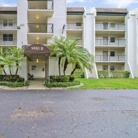 Image 1 - 9429 Poinciana Place, Pine Island Ridge, Pine Island, FL 33324, USA - Condo for sale