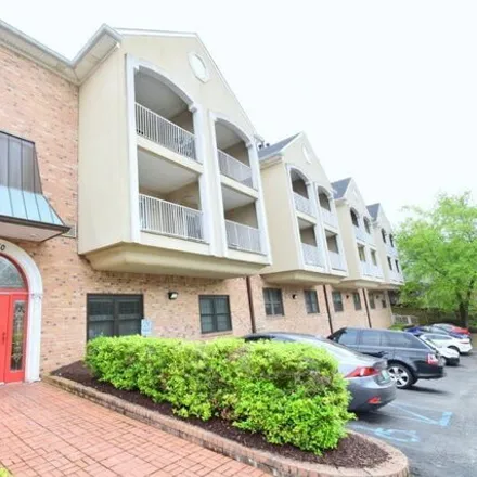 Buy this 1 bed condo on 2730 Brownsboro Road in Louisville, KY 40206