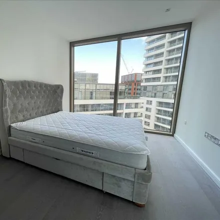 Image 8 - Ultimate Performance, 25 Harbour Quay, London, E14 9XU, United Kingdom - Apartment for rent