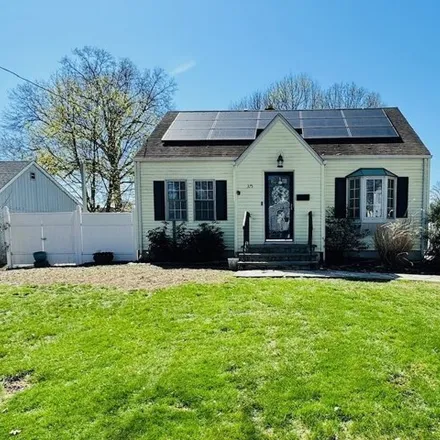 Buy this 3 bed house on 375 Reitter Street in Stratford, CT 06614