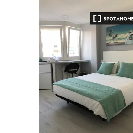Rent this 4 bed room on Madrid in Dia, Avenida de Aragón
