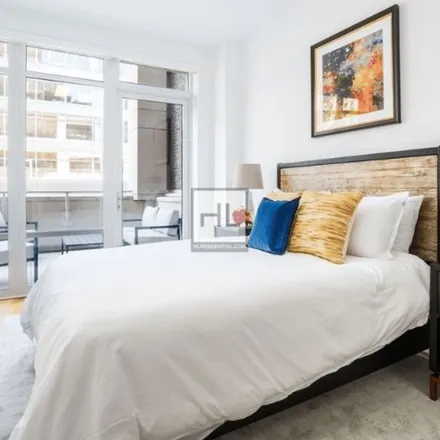 Rent this 2 bed apartment on Dos Toros Taqueria in 119 West 40th Street, New York