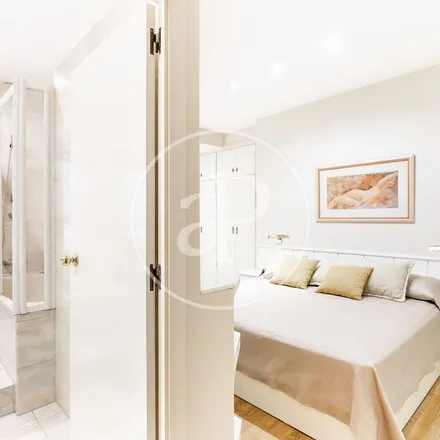 Rent this 3 bed apartment on Clínica l'Eixample in Carrer de Viladomat, 286