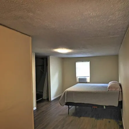 Rent this 1 bed apartment on Knoxville