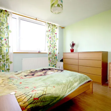 Rent this 3 bed apartment on Downfield Close in London, W9 2JH