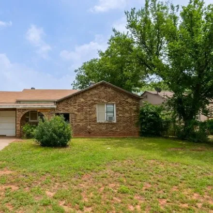 Buy this 2 bed house on 2779 North 18th Street in Abilene, TX 79603