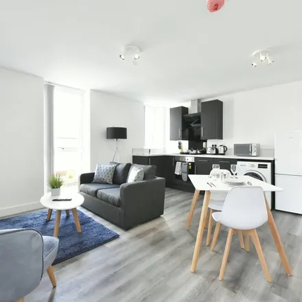 Image 2 - Wakefield, WF8 1BX, United Kingdom - Apartment for rent