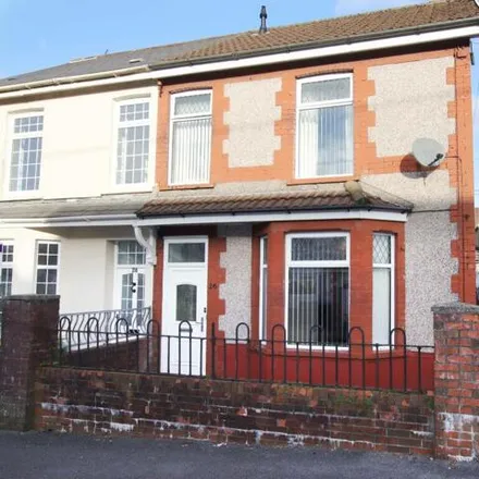 Buy this 3 bed duplex on The Avenue in Tonyrefail, CF39 8PR