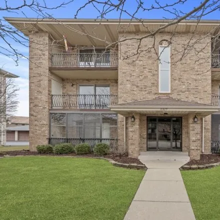 Buy this 2 bed condo on 16899 81st Court in Tinley Park, IL 60477