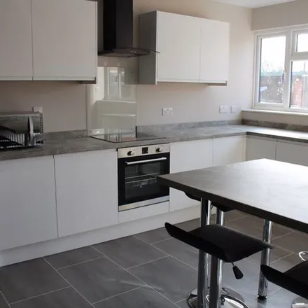 Rent this 5 bed apartment on Essex Close in Worcester, WR2 5RL