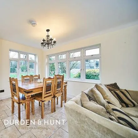 Image 3 - Coopers Close, Chigwell Row, IG7 6EX, United Kingdom - House for sale