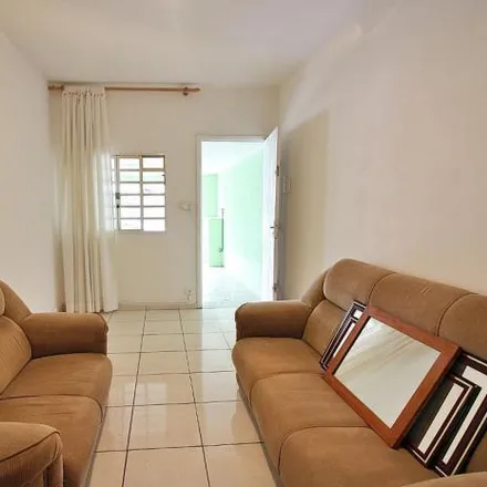 Rent this 2 bed house on Wesley Rael Cabelereiros in Rua Cônego Luis Catelli 299, Independência