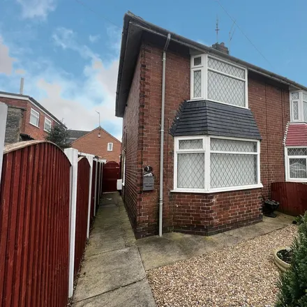 Rent this 2 bed duplex on Tennyson Avenue in Thorne, DN8 5BX