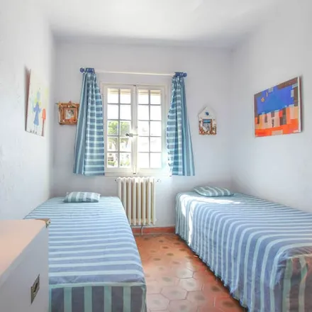 Rent this 2 bed apartment on Port Grimaud in Rue Île Longue, 83310 Grimaud