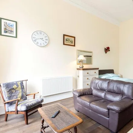 Rent this 1 bed townhouse on 8 Royal Circus in City of Edinburgh, EH3 6SR