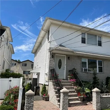 Buy this 4 bed house on 24 Winfield Street in New York, NY 10305