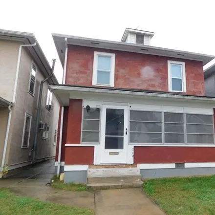 Buy this 3 bed house on 746 Gill Street in Huntington, WV 25701