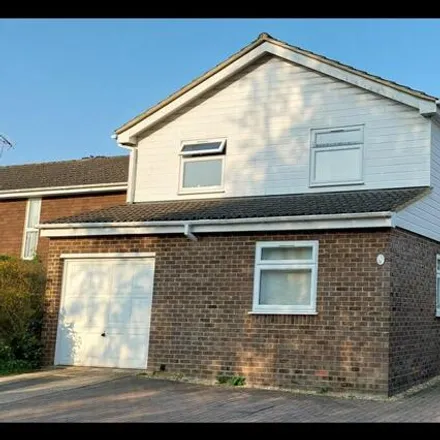 Rent this 5 bed house on Sarum in Bracknell, RG12 8XZ