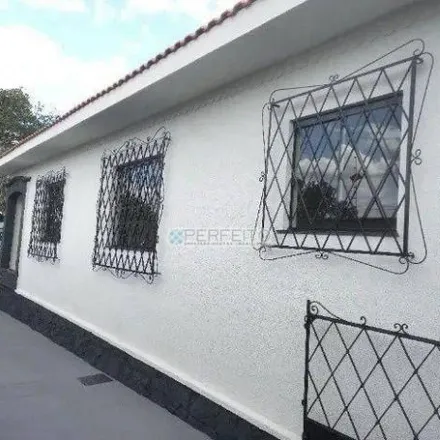 Buy this 2 bed house on Rua Araçá in Fraternidade, Londrina - PR