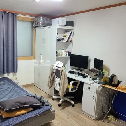 Rent this studio apartment on 서울특별시 관악구 봉천동 880-7