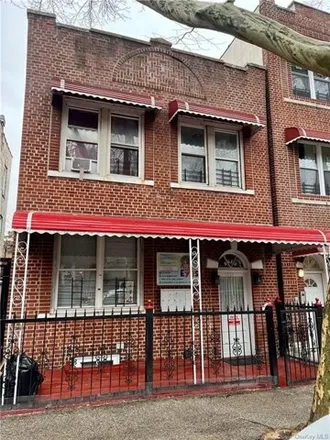 Buy this 7 bed house on 1228 Rosedale Avenue in New York, NY 10472