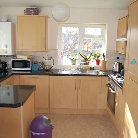 Image 3 - High Street, Cookham Rise, SL6 9SJ, United Kingdom - Apartment for rent