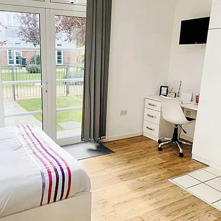 Rent this studio apartment on 19 Watkin Road in Leicester, LE2 7AG