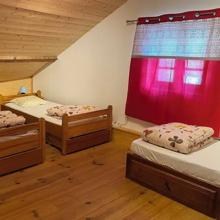 Rent this 4 bed house on Route des Alberts in 05100 Val-des-Prés, France