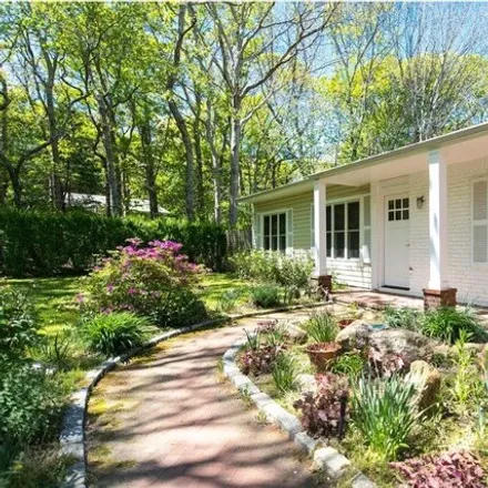 Rent this 3 bed house on 4 Morrell Street in East Hampton, East Hampton North