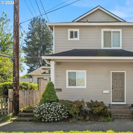 Buy this 4 bed house on 2210 Southeast Ellis Street in Portland, OR 97202