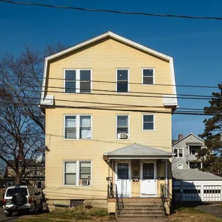 Buy this 8 bed house on 206 South Street in Hartford, CT 06114