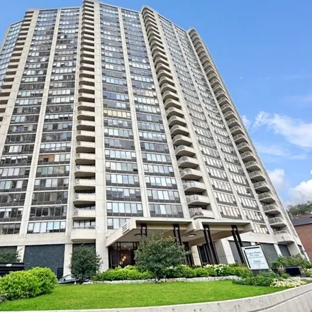 Rent this 1 bed apartment on Lake Park Plaza in 3930 North Pine Grove Avenue, Chicago